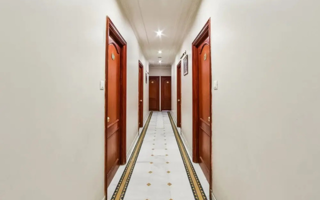 OYO 8198 Hotel Raj International