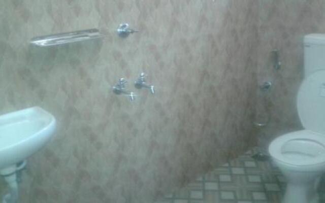 Single Room Non Ac Accommodation In A Home Stay
