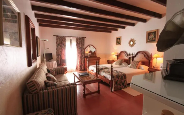 Petit Hotel Restaurante Ses Rotges - Adults Only