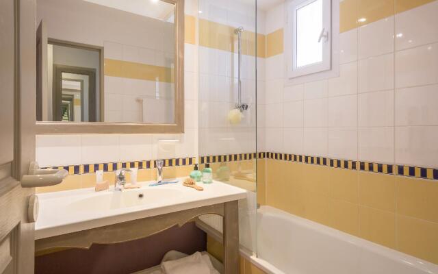 Pierre & Vacances Hotel Du Golf De Pont Royal En Provence