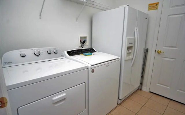 4648 5- Bdrm'Slake Views Facing Poolwater View