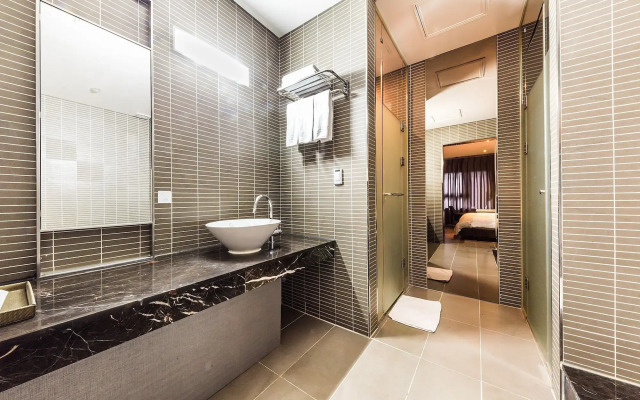 F HOTEL Yeongdeungpo