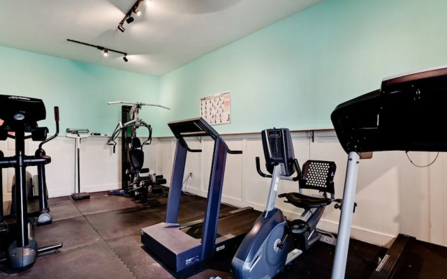 Runaway Bay Resort by BBG