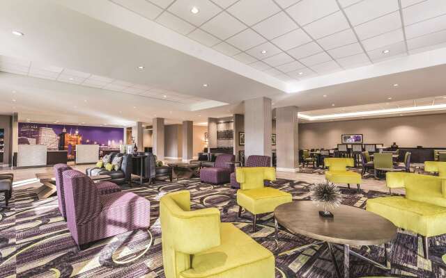 La Quinta Inn & Suites by Wyndham Cincinnati Sharonville