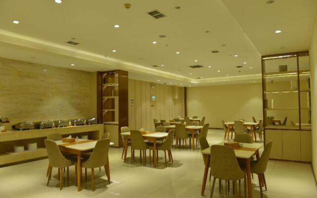 Ji Hotel (Xining Haihu New Area)