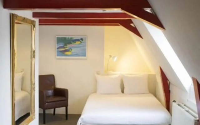 Quentin Hotel Golden Bear
