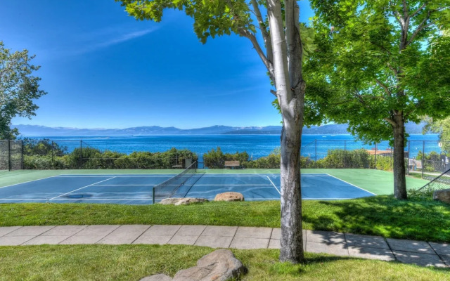 Brockway Springs Lodge Steps to Lake Access!