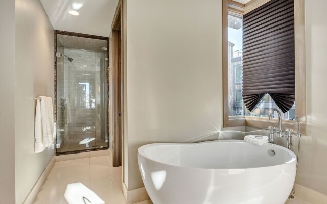 Four Bedroom Penthouse 4 Apartment Hotel by RedAwning