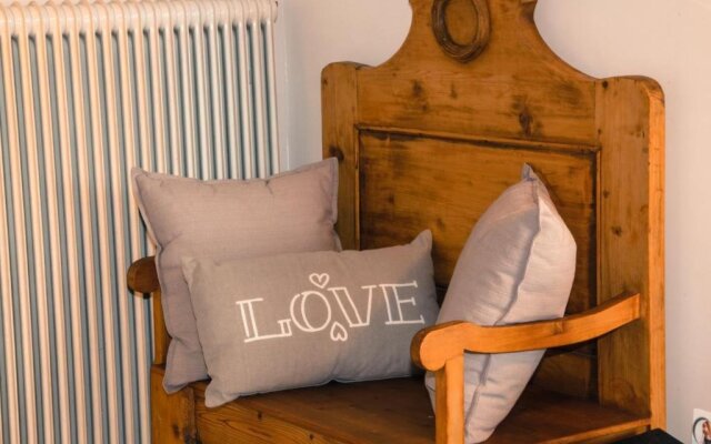 Lovely In by Lisa & Daniel