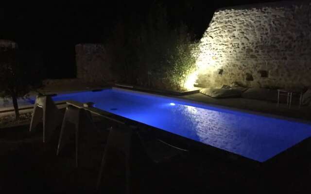 Serene Holiday Home in Domazan With Private Swimming Pool
