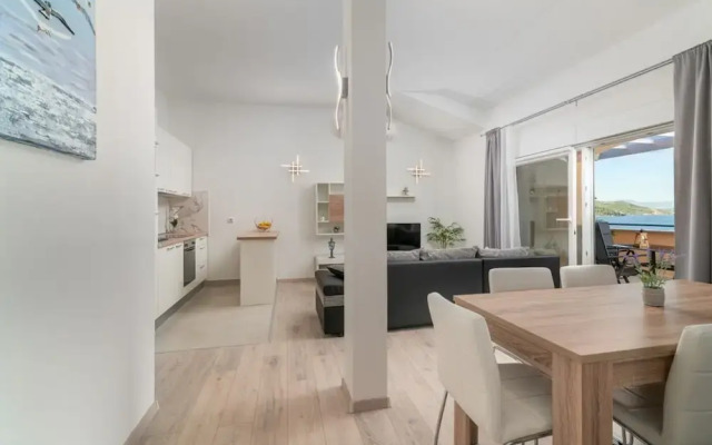 Lux 3 - Heated Pool - A6