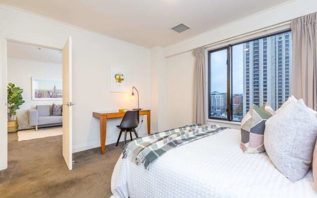Lovely City Apartment with Pool & Gym