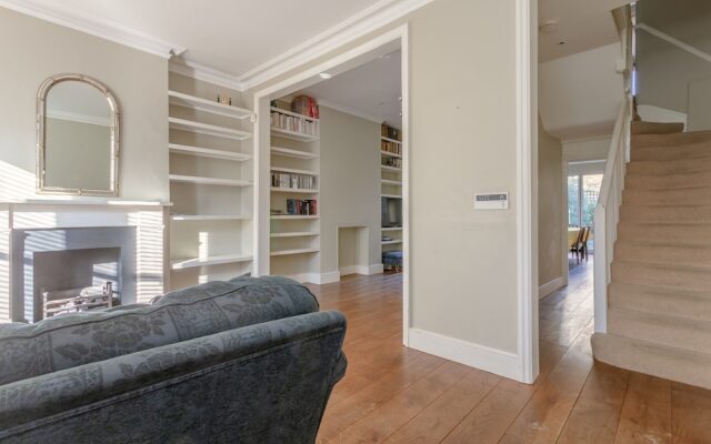 3 Bedroom Family Home in Shepherds Bush