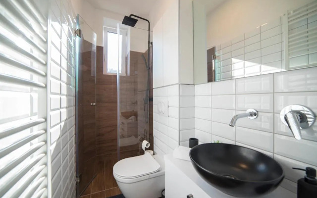 Green Leaf Apartment