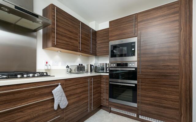 Albatross House - Comfy Home with Parking