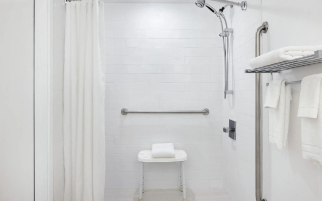 Four Points by Sheraton Edmonton South
