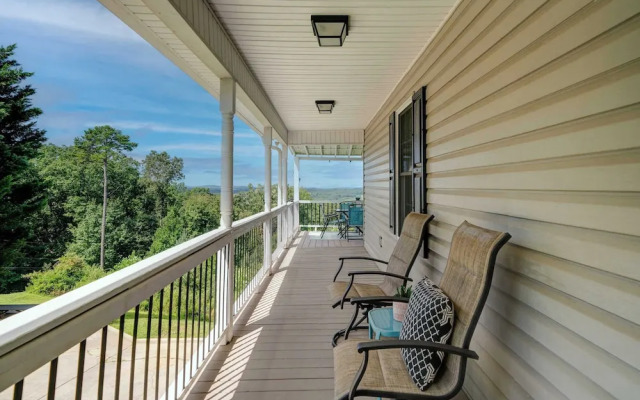 Sunset View 3 BDR Close to Downtown!