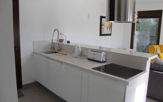 Luxurious Villa sleeps 6 with Private Pool LM1