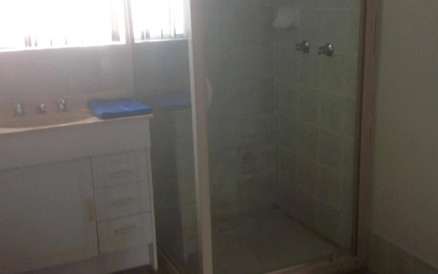 Bayshores Holiday Apartments