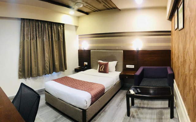 The Berrys Hotel by OYO