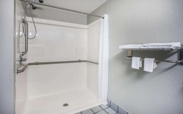 Days Inn & Suites by Wyndham Foley