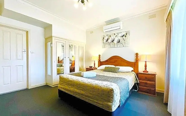 Connells Motel & Serviced Apartments