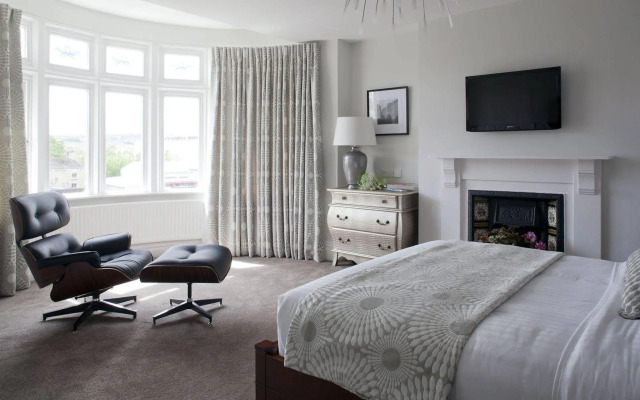 2 Crescent Gardens