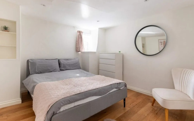 Bright & Quirky 3BD Home - Wellington Terrace!