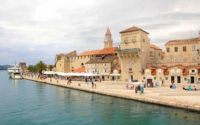 Lux Trogir