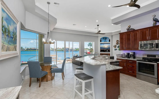 Waterfront Home With Pool, spa and 2nd Floor Balcony