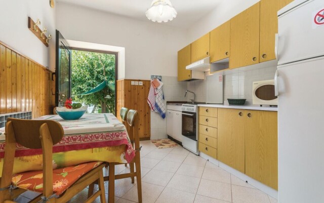 Beautiful Home in Lovrecica With Wifi and 2 Bedrooms