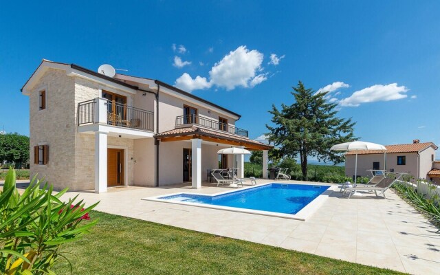 Amazing Home in Vizinada With 3 Bedrooms, Wifi and Outdoor Swimming Pool