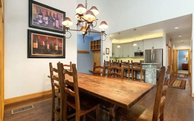 2708 Chateaux Dmont 3 Bedroom Condo