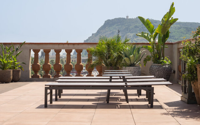 Condal in Barcelona with 3 bedrooms and 2 bathrooms