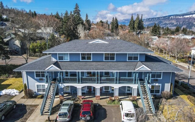 15 Lodge Condo With Hood River Bridge View by Redawning