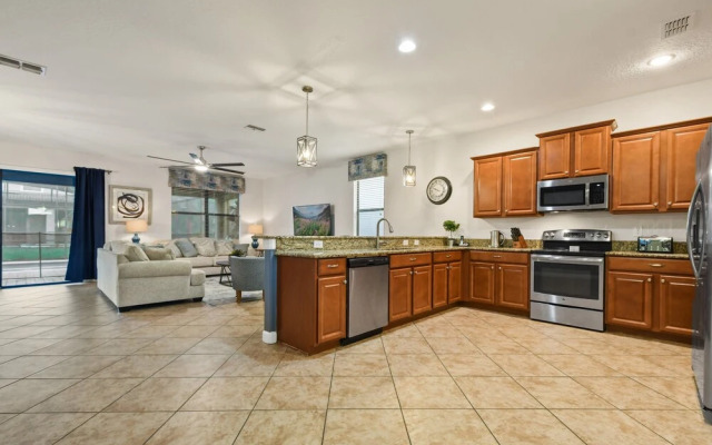 Disney themed, pool, close to parks!