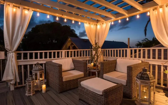 Alexander's Guesthouse - Adults Only