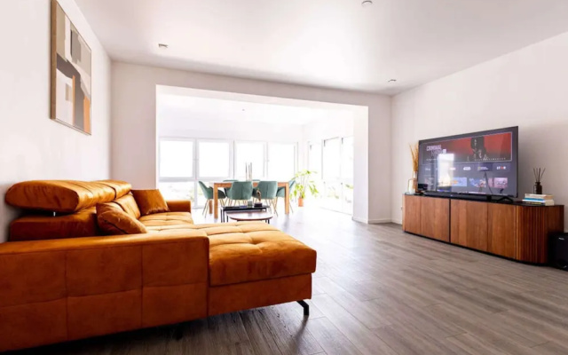 Apartment for 6 Modern Retreat