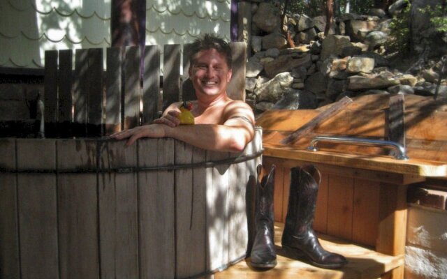 Wikiup Bed & Breakfast