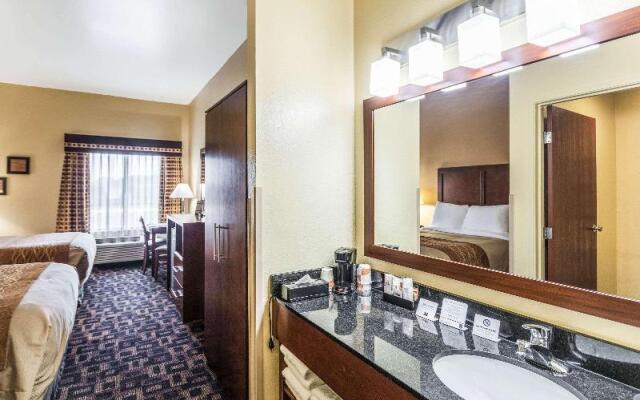 Comfort Inn and Suites North Aurora
