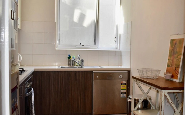 Stylish 1 Bedroom Apartment In Leafy Hawthorn