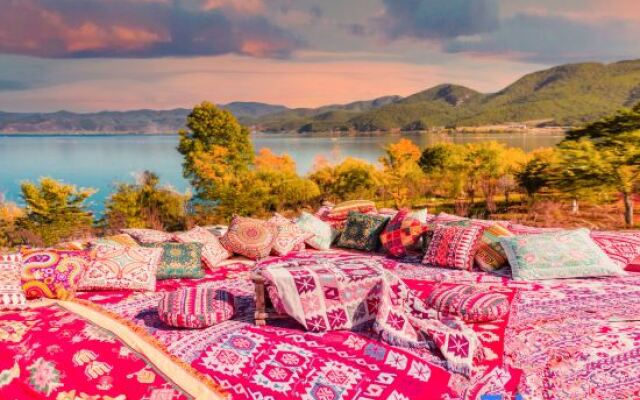 Lugu Lake Flower House Love Song Rongyi Lake View Hotel