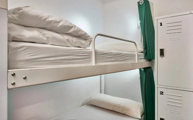 Hola Hostal Collblanc - Hostel