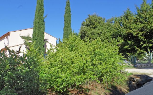 Spacious Villa in Aups With Swimming Pool