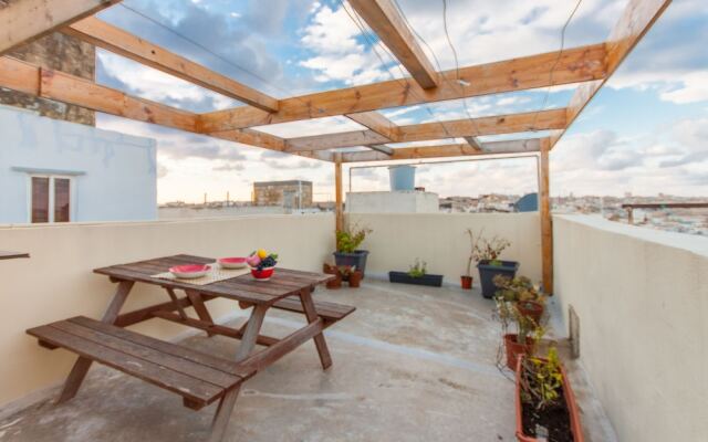 Senglea, Typical Seaview Townhouse