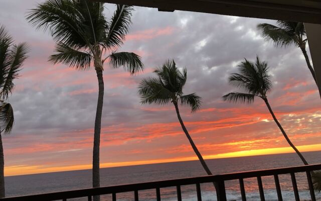 Kona Bali Kai 317 - Oceanfront 2 Bedroom Condo by RedAwning