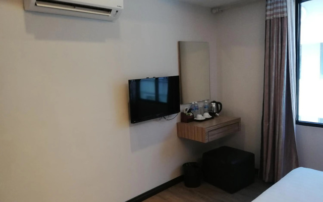 Ease Hotel