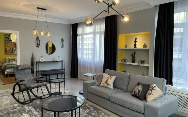 Bohemian Flat in Nisantasi With Central Location