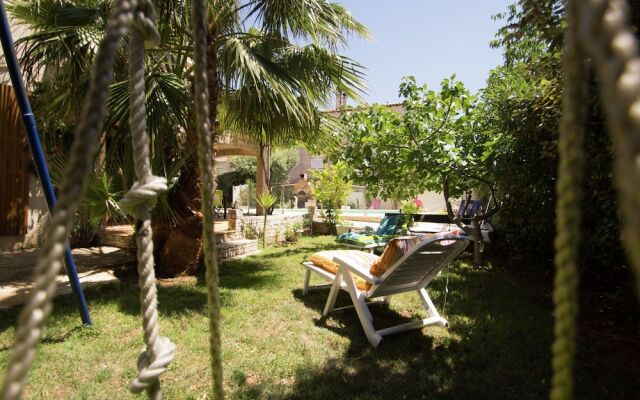 Apartment In A Villa With Shared Pool In La Ciotat, 5 Min From The Beach