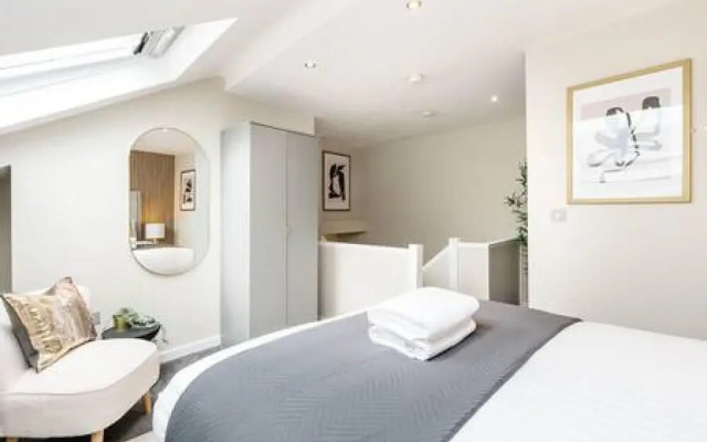Host Stay Halifax House Living